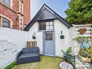 Garden Studio- click for photo gallery